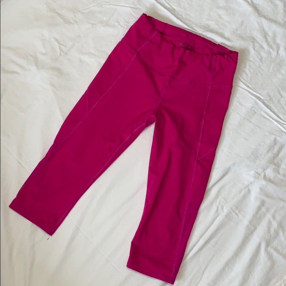 Athleta Magenta Crops with Side Pockets- Size XS